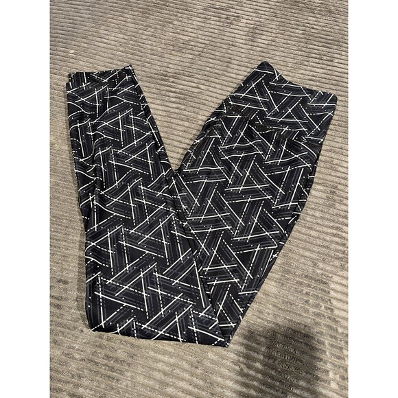 L.L. Bean Pants - LL Bean Women’s XSmall Capri Leggings Geo Print Yoga EUC